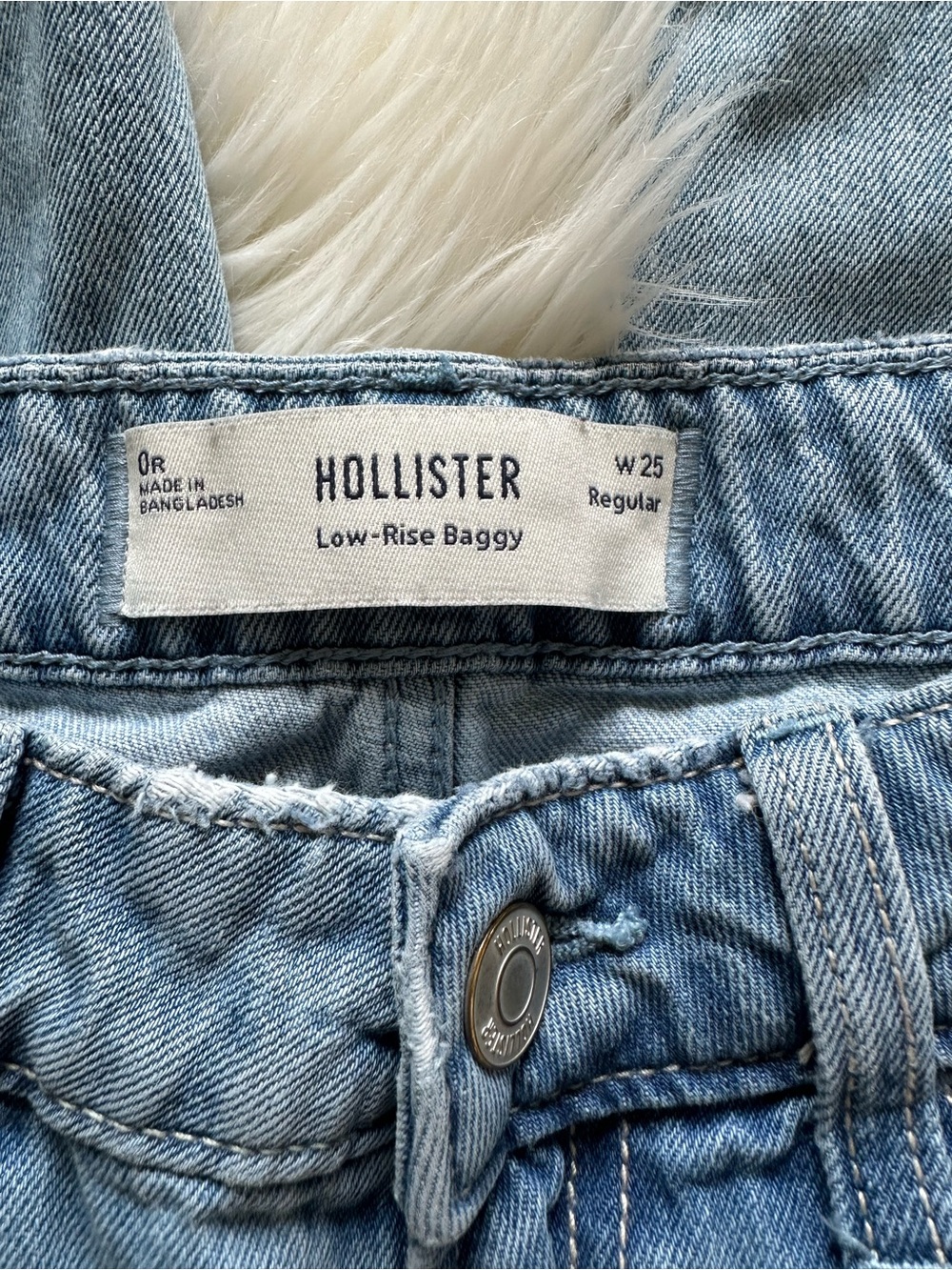 Hollister Low Rise Baggy Jeans - Picture 4 of 6